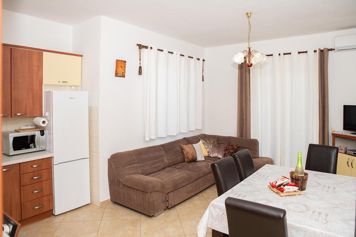 Apartman Mira I Denis Супетарська Драґа Екстер'єр фото